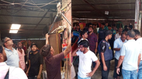 সিলেট নগরীজুড়ে অভিযান: বিচ্ছিন্ন করে দেয়া হচ্ছে ব্যাটারিচালিত রিকশার গ্যারেজের বিদ্যুৎ সংযোগ