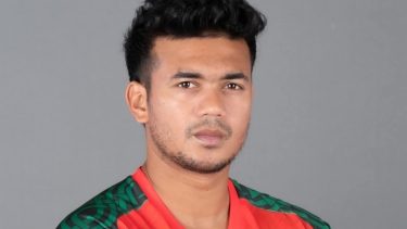 বাংলাদেশের তৃতীয় বোলার হিসেবে টি-টোয়েন্টিতে ১০০ উইকেট তাসকিনের