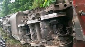 মোগলাবাজারে উদয়ন এক্সপ্রেস লাইনচ্যুত, সিলেটের সঙ্গে সারাদেশের রেল যোগাযোগ বন্ধ