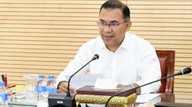 নিজের গাড়িবহর থামিয়ে অ্যাম্বুলেন্সকে যেতে দিলেন প্রধানমন্ত্রী