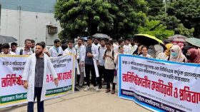 ৬ দফা দাবিতে কর্মবিরতিতে ওসমানী হাসপাতালে ইন্টার্ন চিকিৎসকরা