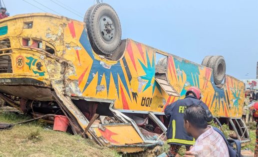 সিলেট-ঢাকা মহাসড়কে নিয়ন্ত্রণ হারিয়ে বাস খাদে পড়ে ৪ জন নিহত
